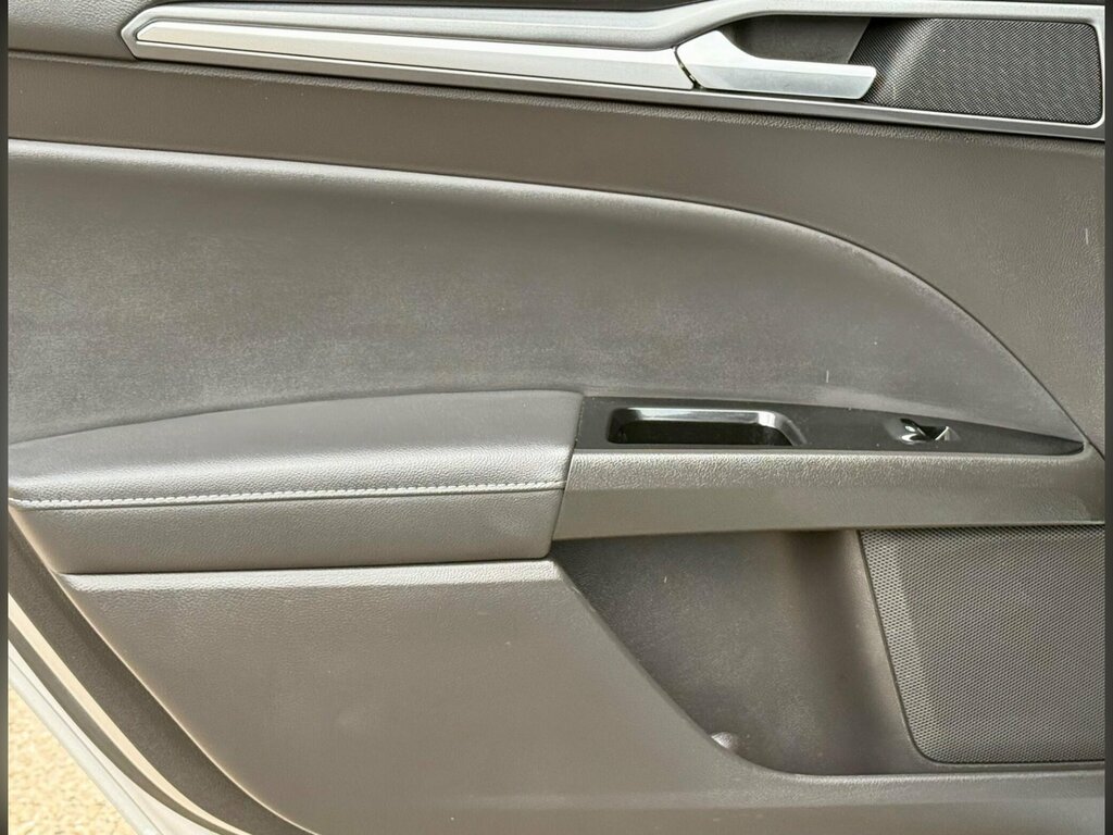 Ford Mondeo Saloon Grey #15