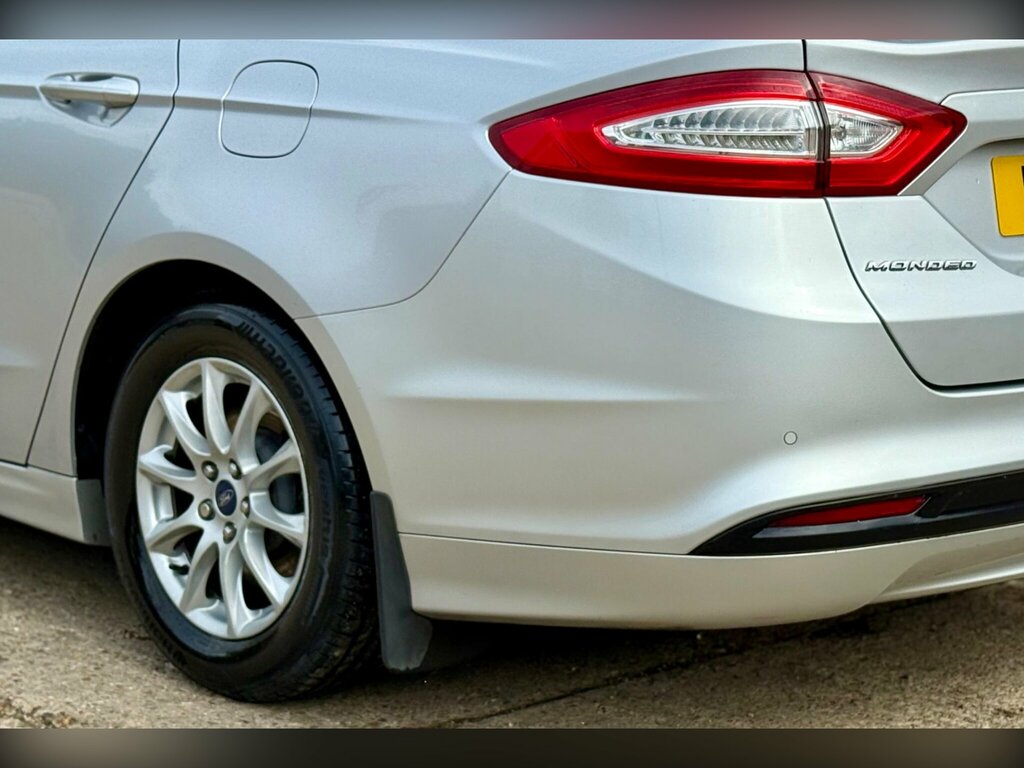 Ford Mondeo Saloon Grey #27