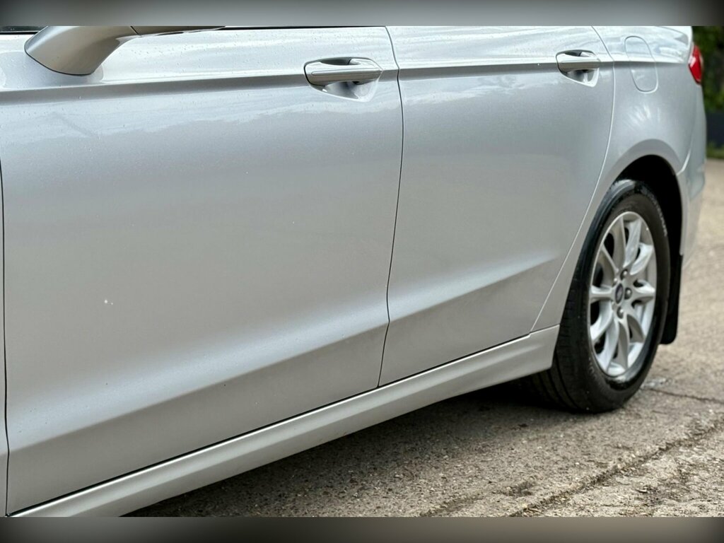 Ford Mondeo Saloon Grey #26