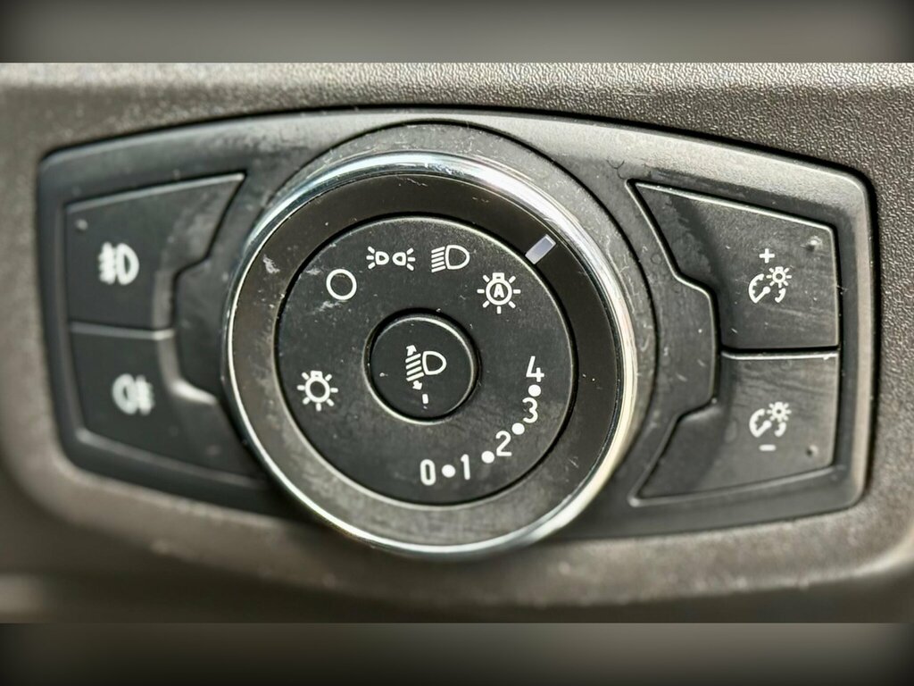 Ford Mondeo Saloon Grey #37