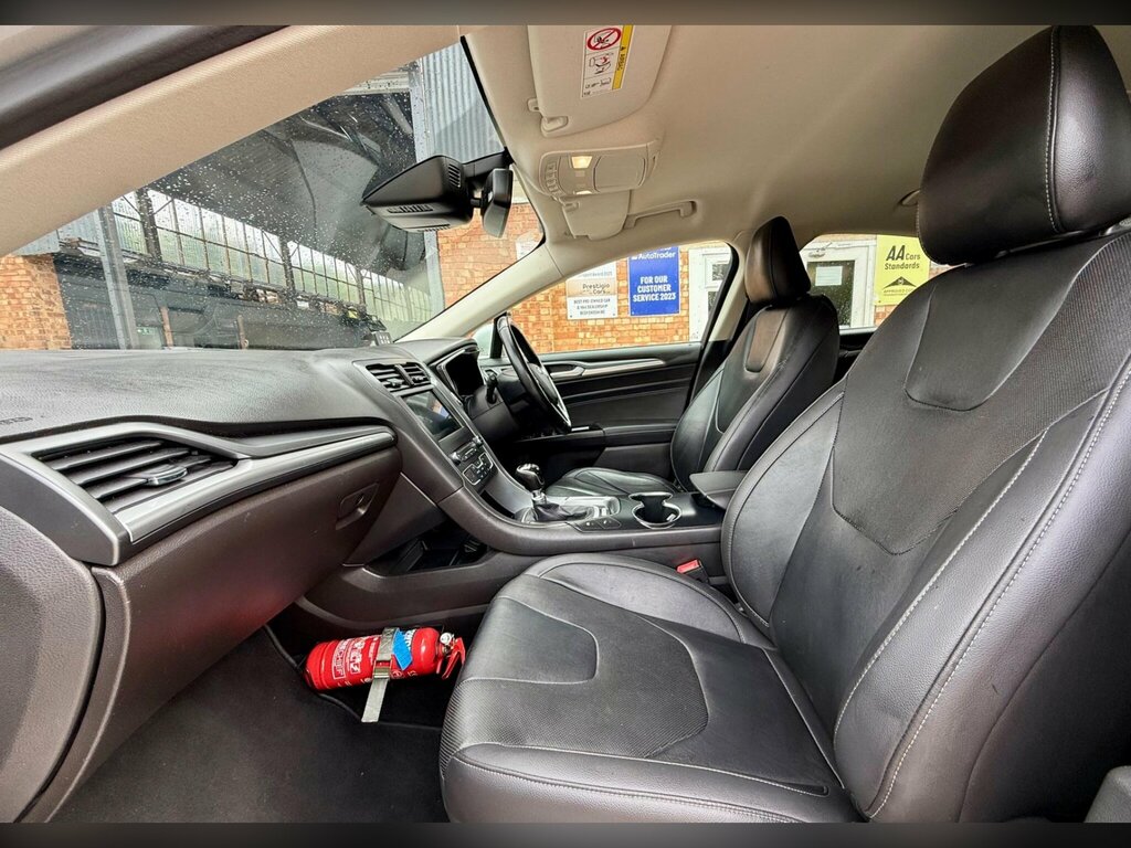 Ford Mondeo Saloon Grey #11