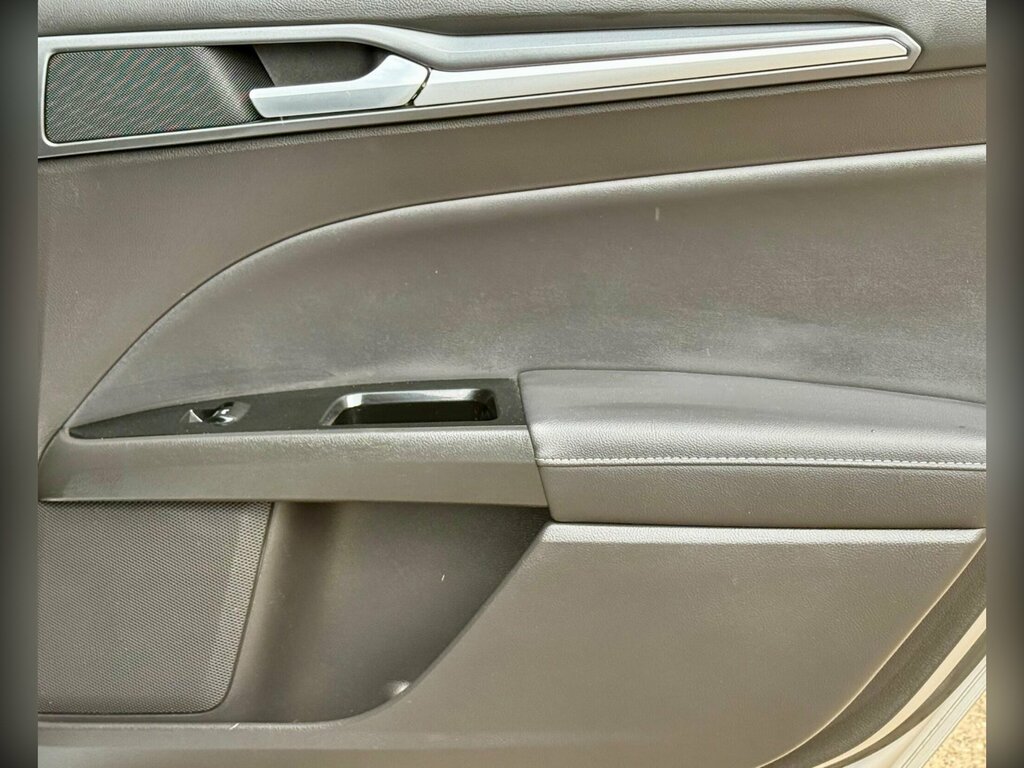 Ford Mondeo Saloon Grey #17