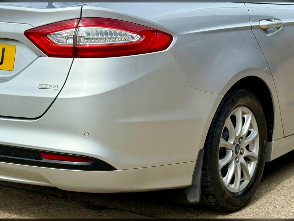 Ford Mondeo Saloon Grey #30