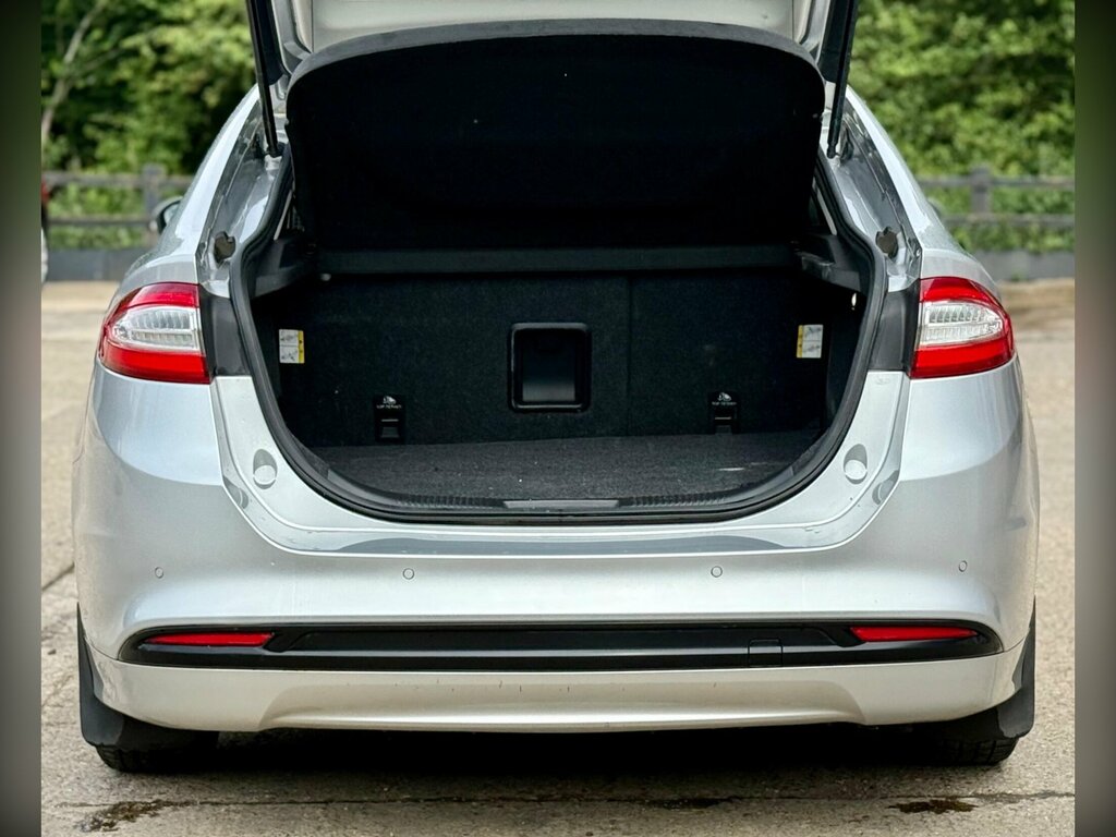 Ford Mondeo Saloon Grey #19
