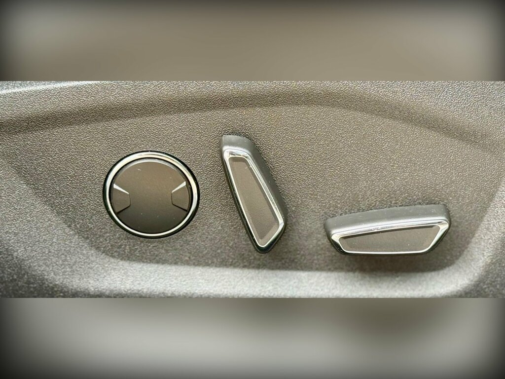 Ford Mondeo Saloon Grey #41