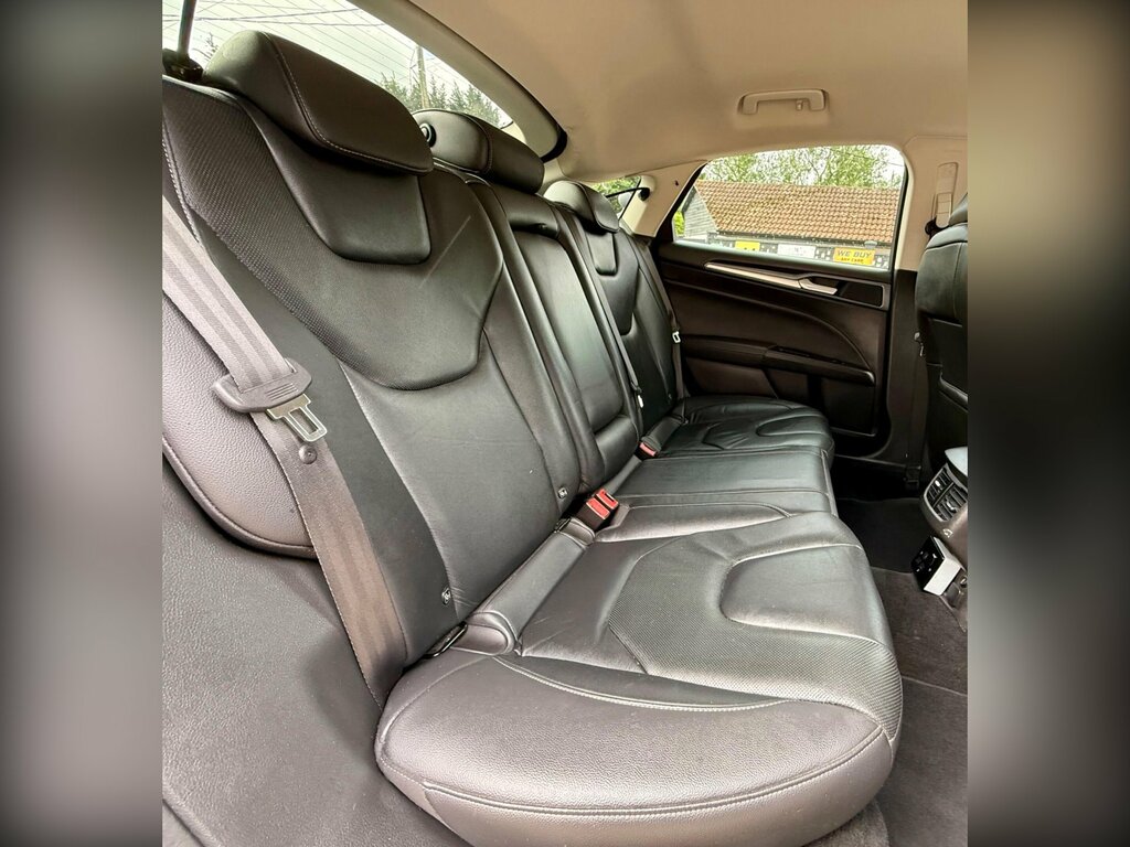 Ford Mondeo Saloon Grey #16