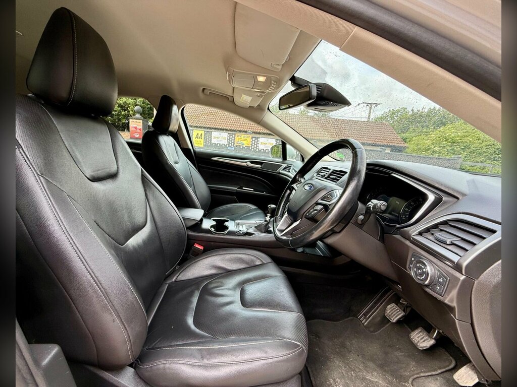 Ford Mondeo Saloon Grey #8