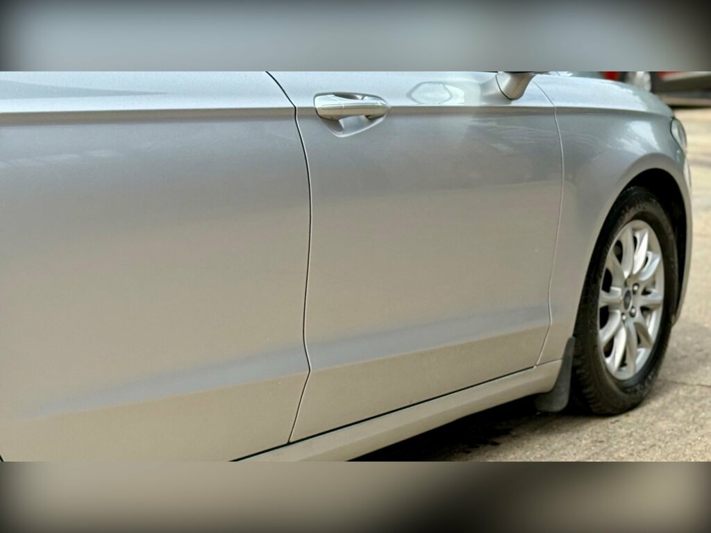 Ford Mondeo Saloon Grey #32