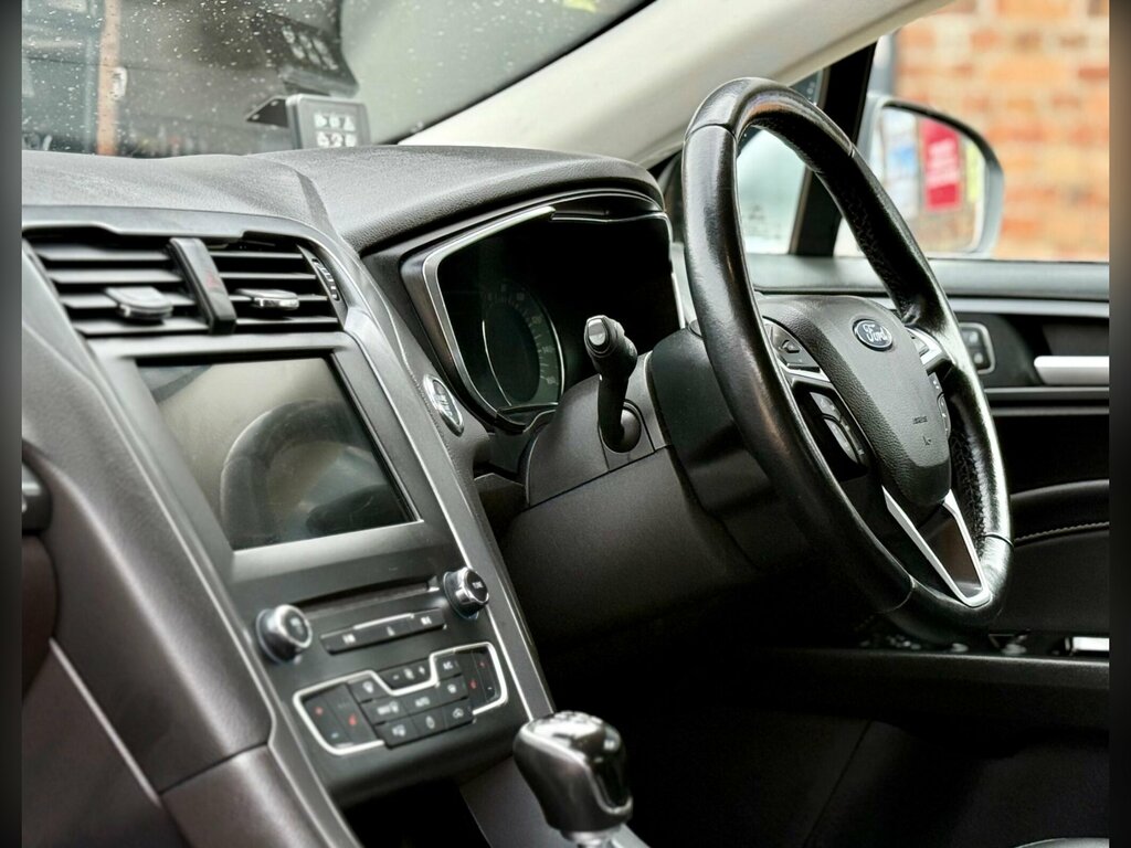 Ford Mondeo Saloon Grey #10