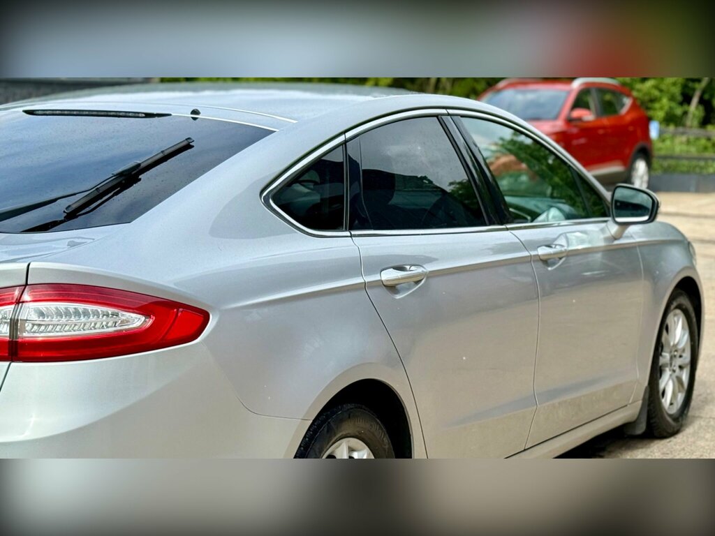 Ford Mondeo Saloon Grey #31
