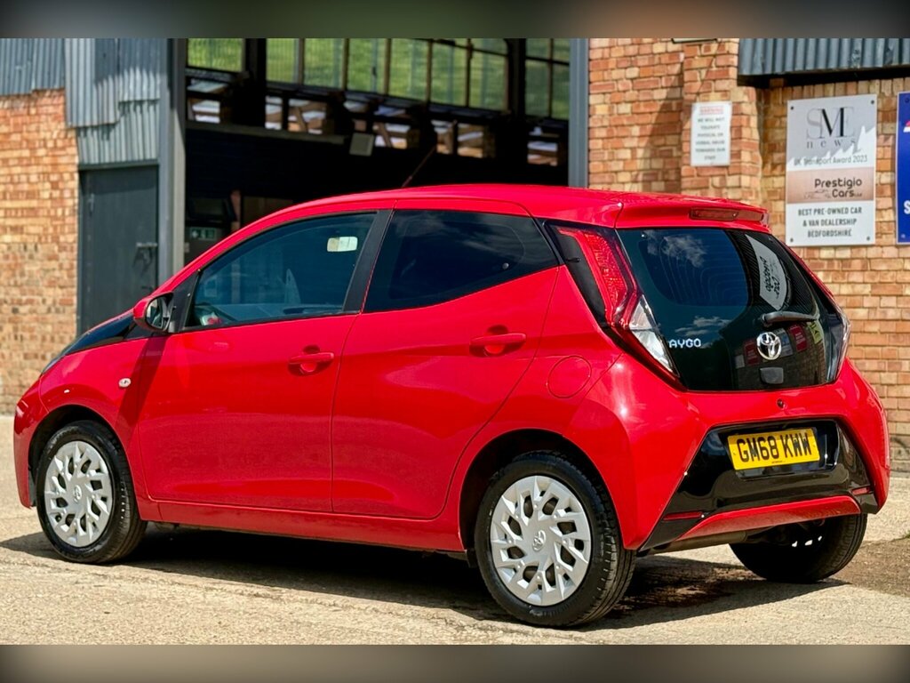 Toyota Aygo 1.0 Vvt-i X-play X-shift Euro 6 Red #4
