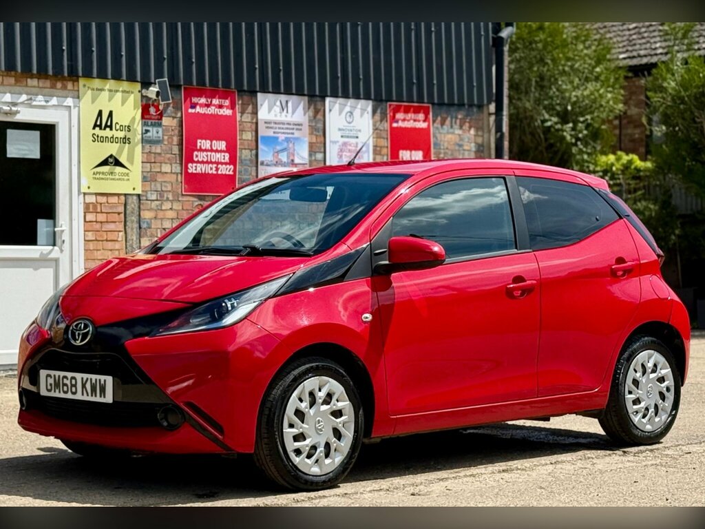 Toyota Aygo 1.0 Vvt-i X-play X-shift Euro 6 Red #2