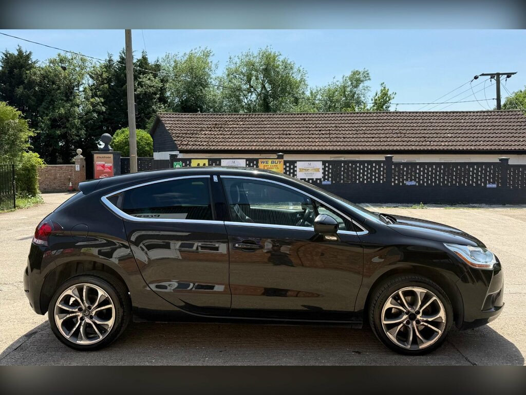 Citroen DS4 Hatchback Red #8