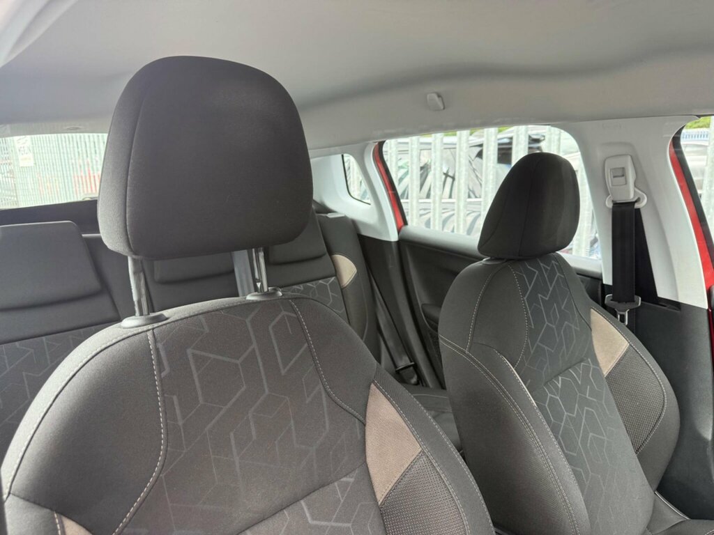 Peugeot 2008 Blue Hdi Active 5-Door White #36