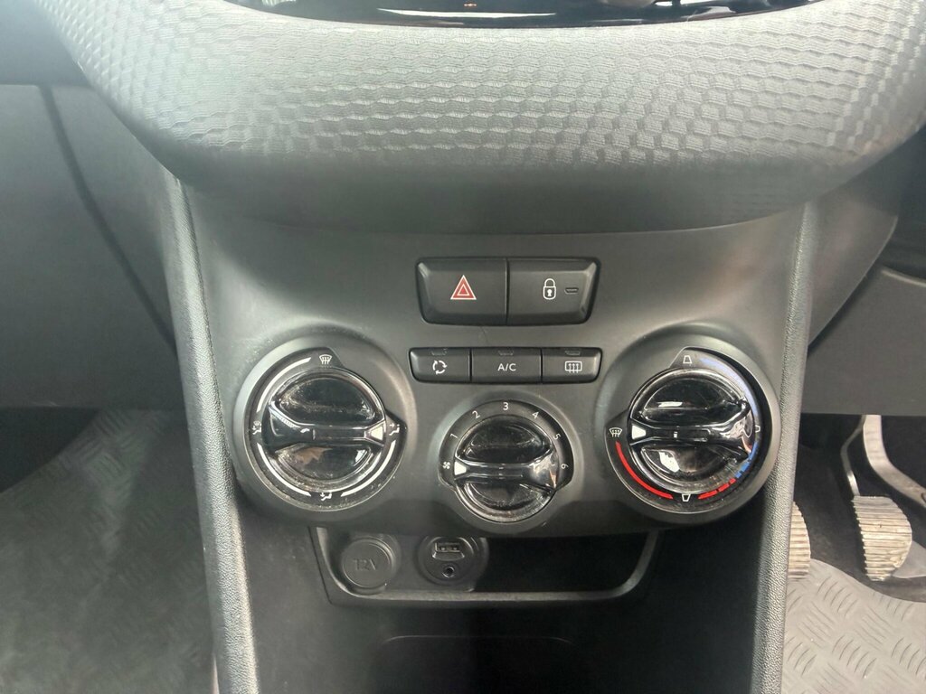 Peugeot 2008 Blue Hdi Active 5-Door White #44