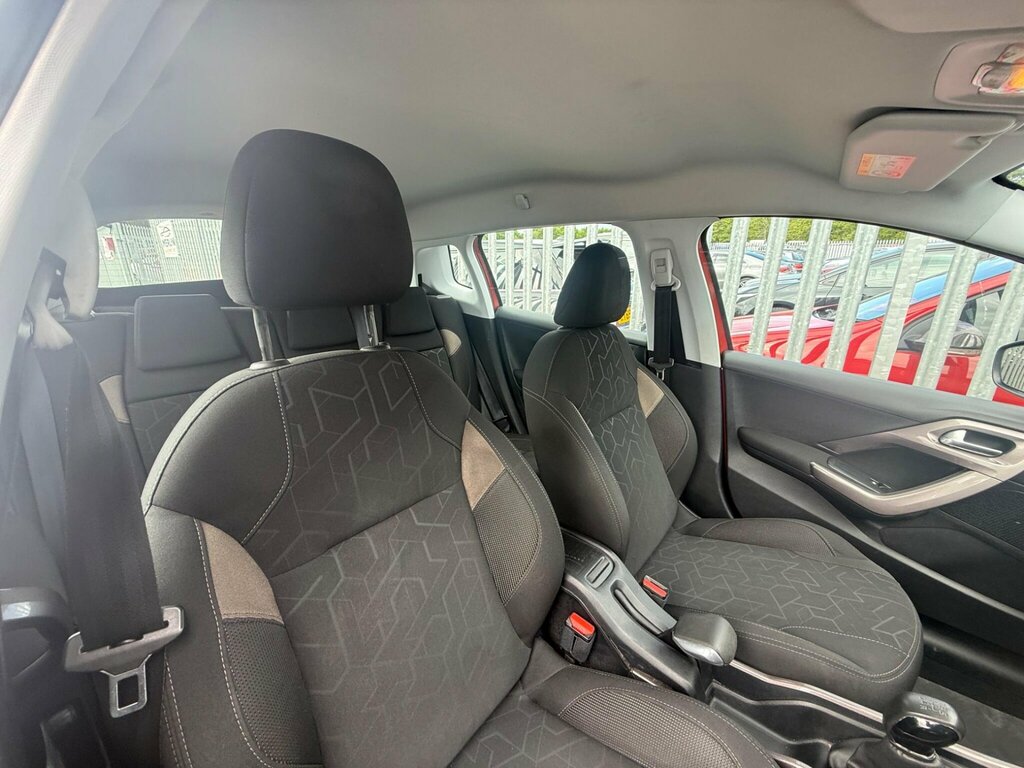Peugeot 2008 Blue Hdi Active 5-Door White #35