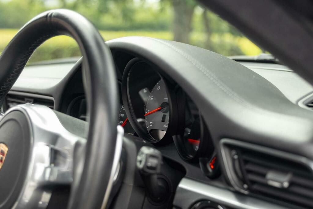 Porsche 911 Carrera Semi-auto  #67