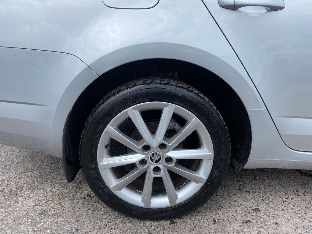 Skoda Octavia 1.4 Tsi Se White #2