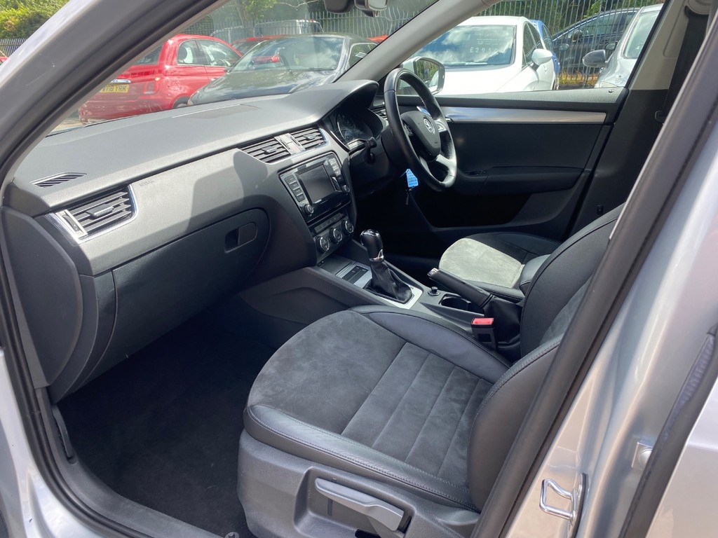 Skoda Octavia 1.4 Tsi Se White #11