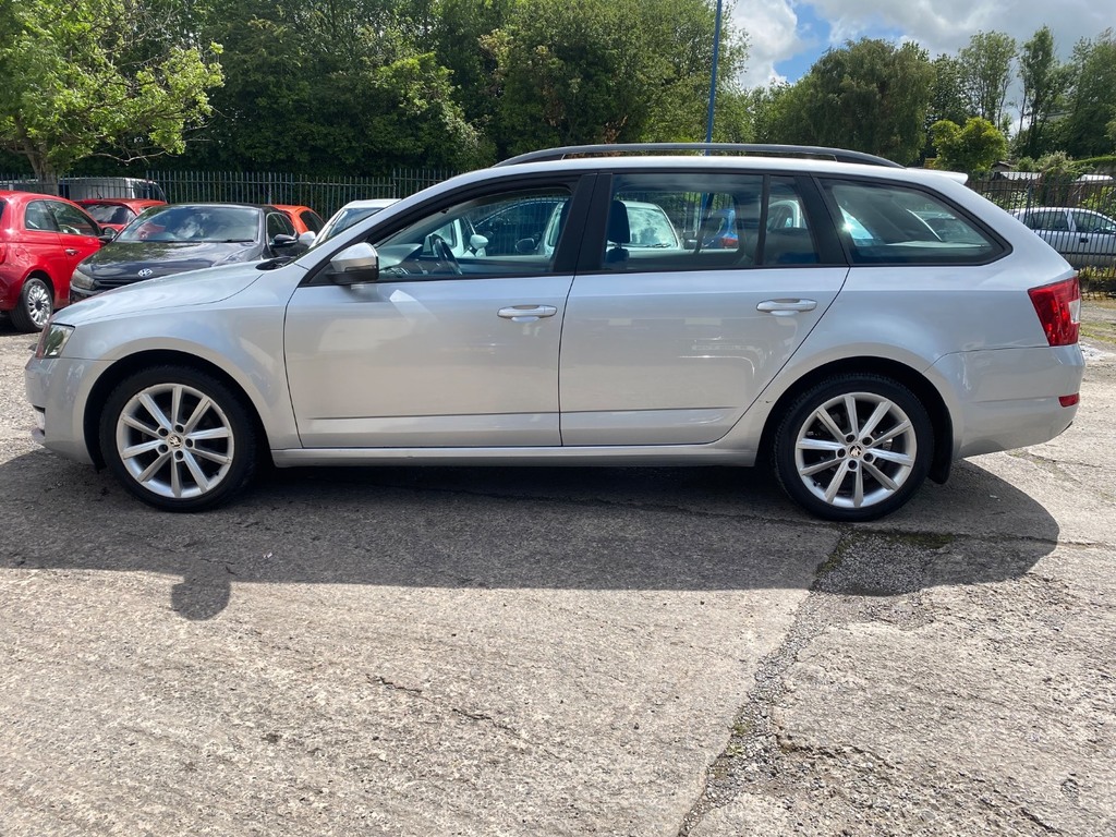 Skoda Octavia 1.4 Tsi Se White #9