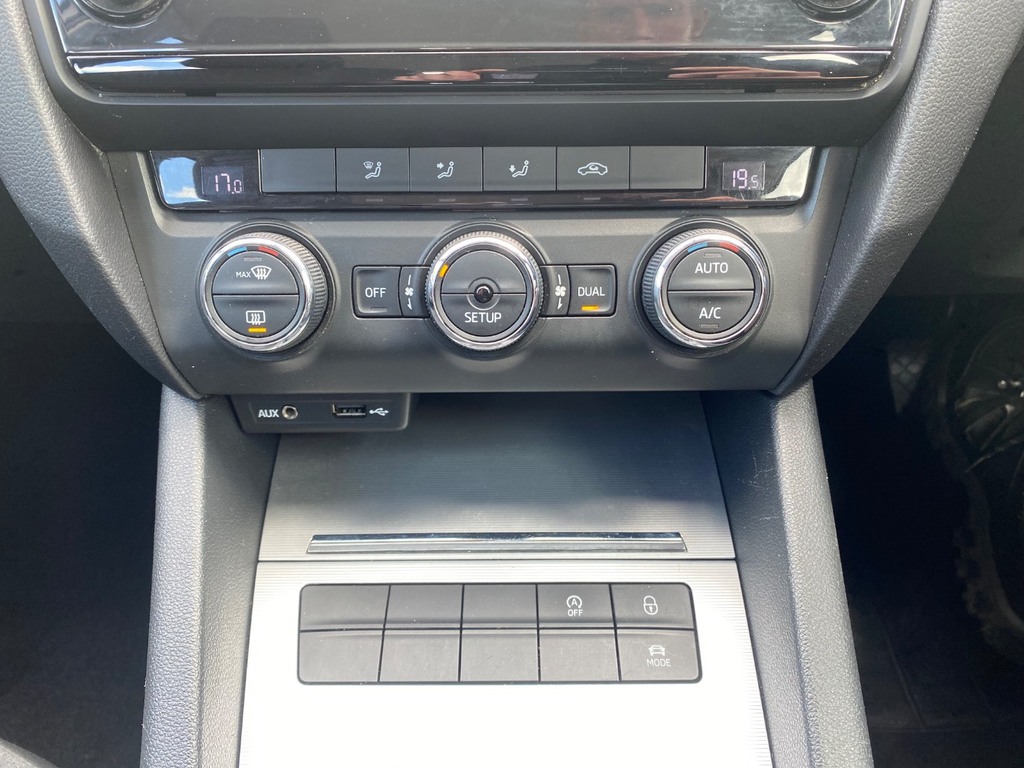 Skoda Octavia 1.4 Tsi Se White #21