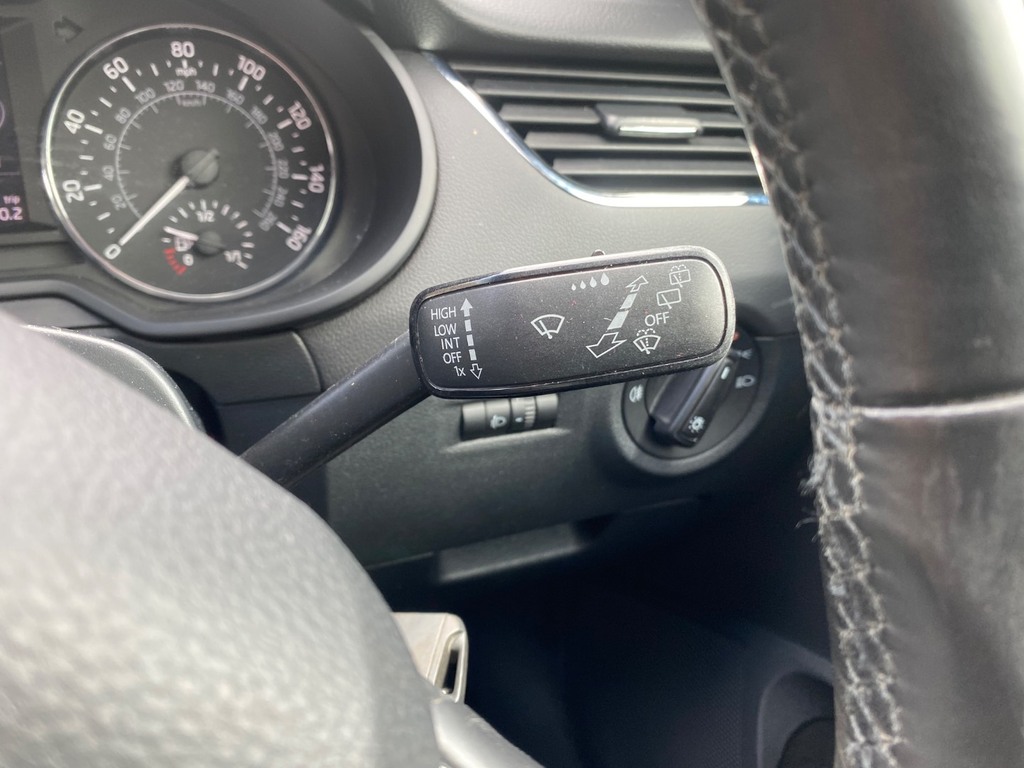 Skoda Octavia 1.4 Tsi Se White #27
