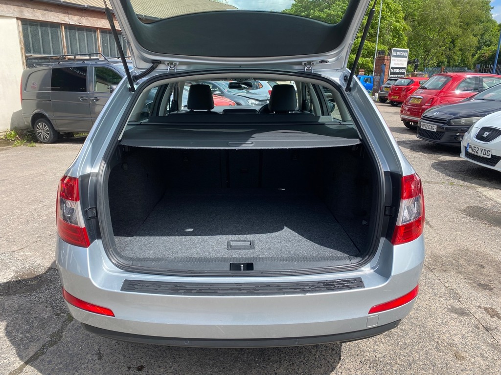 Skoda Octavia 1.4 Tsi Se White #8