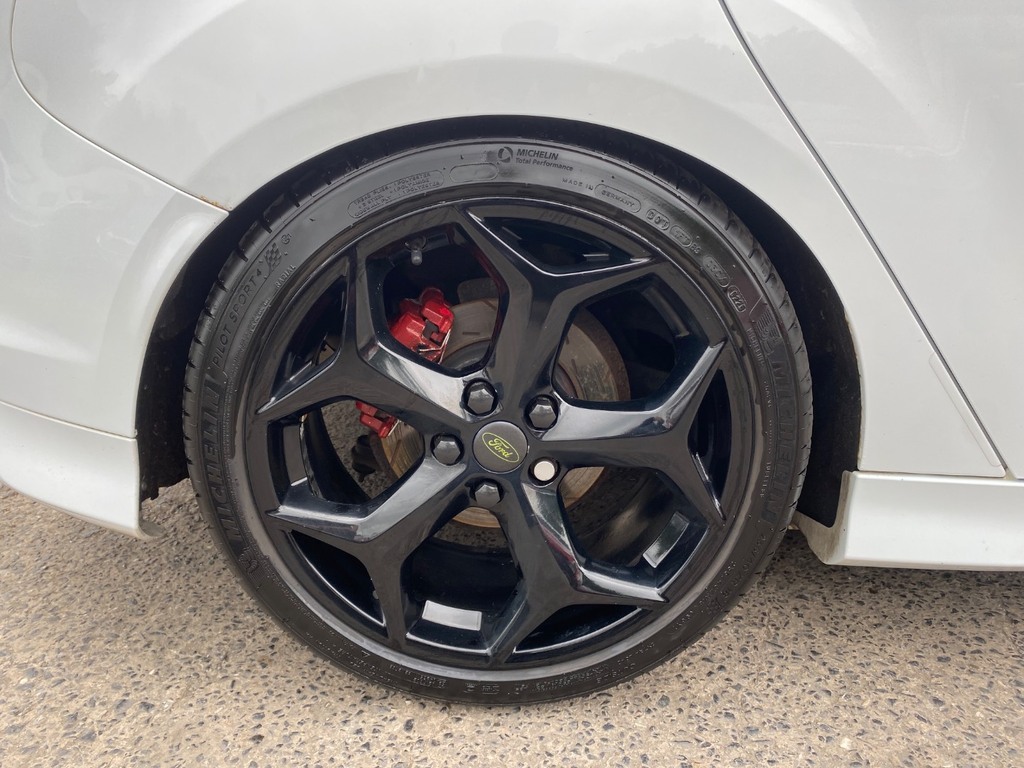 Ford Focus 2.0T St-3 WU64UVY White #2