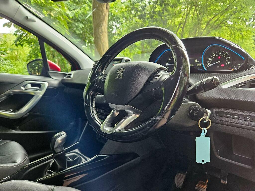 Peugeot 2008 1.2 Puretech Allure Premium Euro 6 MD18EKM Red #2