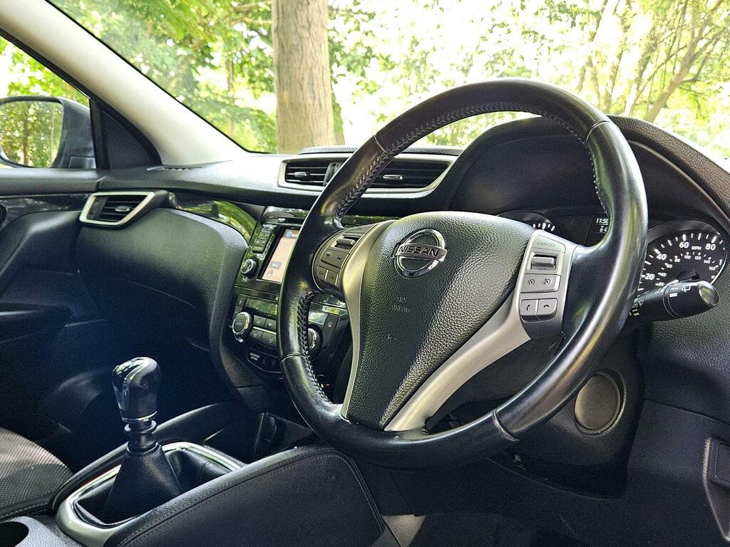 Nissan Qashqai Suv 1.2 Dig-t N-tec 2Wd Euro 6 Ss 201565 BG65NPO White #2