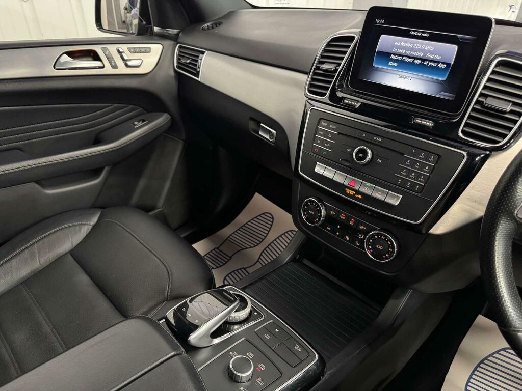 Mercedes-Benz GLE Class 3L Amg Night Edition White #74
