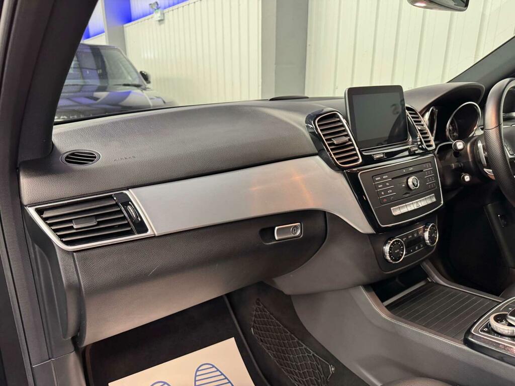 Mercedes-Benz GLE Class 3L Amg Night Edition White #32