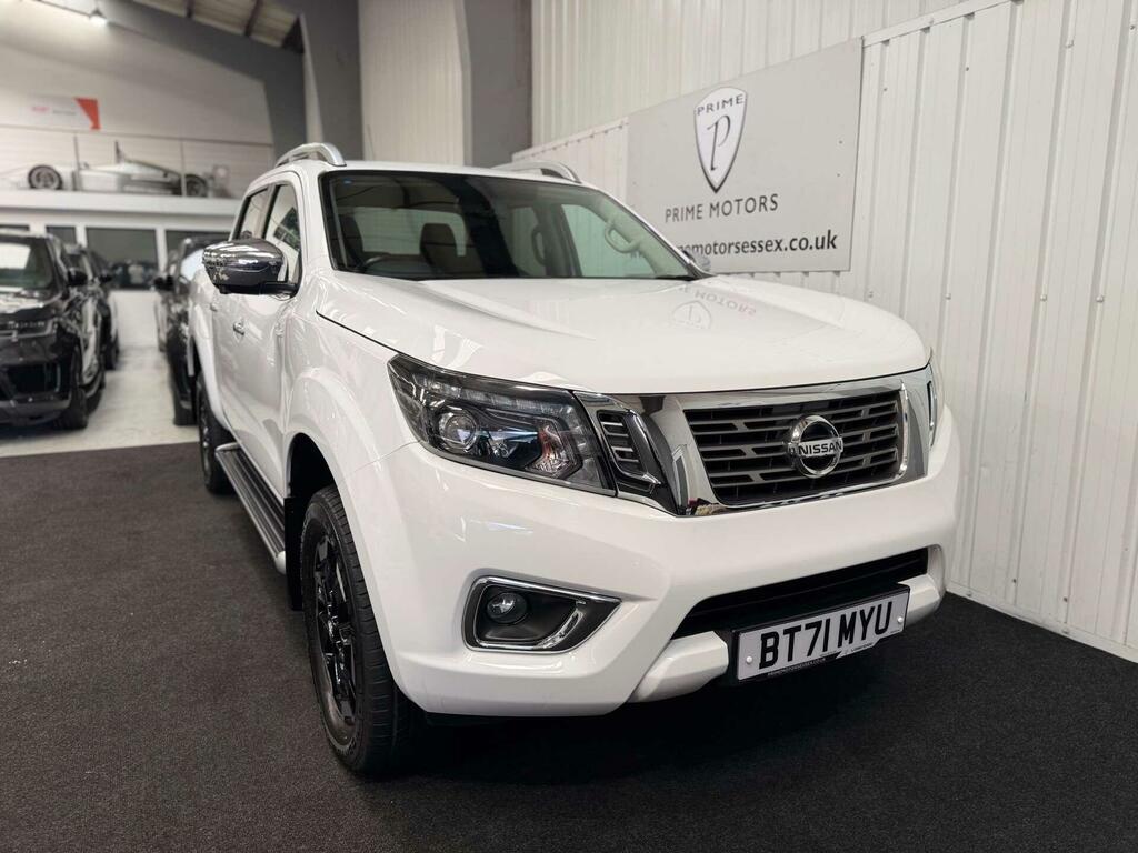Nissan Navara Tekna White #3