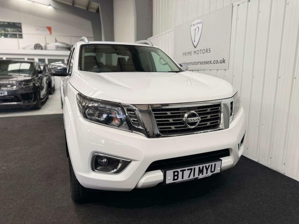Nissan Navara Tekna White #4
