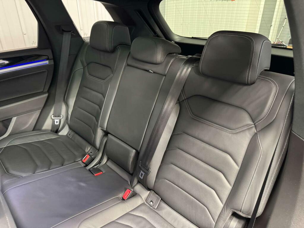 Volkswagen Touareg V6 R-line Tech Tdi White #38