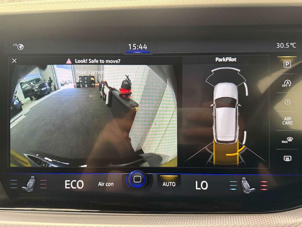 Volkswagen Touareg V6 R-line Tech Tdi White #69