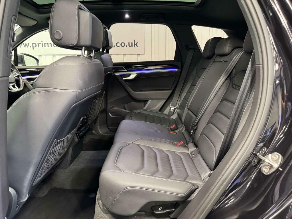 Volkswagen Touareg V6 R-line Tech Tdi White #40