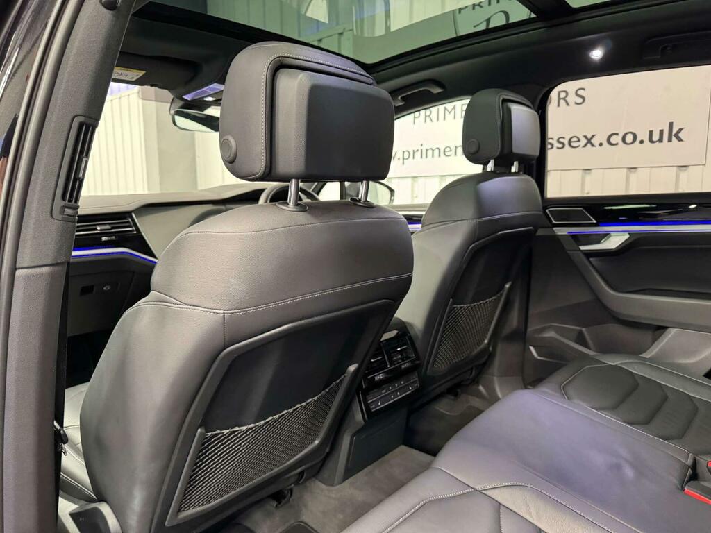Volkswagen Touareg V6 R-line Tech Tdi White #39