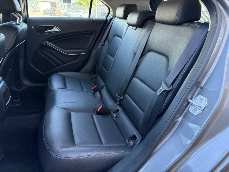 Mercedes-Benz A Class A180d Sport Premium White #10