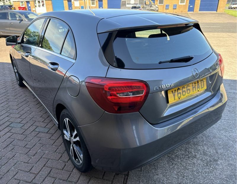 Mercedes-Benz A Class A180d Sport Premium White #15
