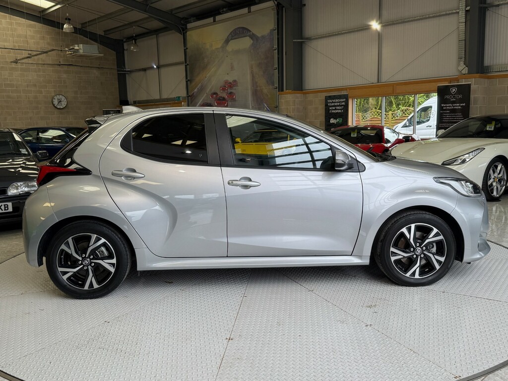 Toyota Yaris 1.5 Vvt-h Design E-cvt Euro 6 Ss YT74ZKN #4