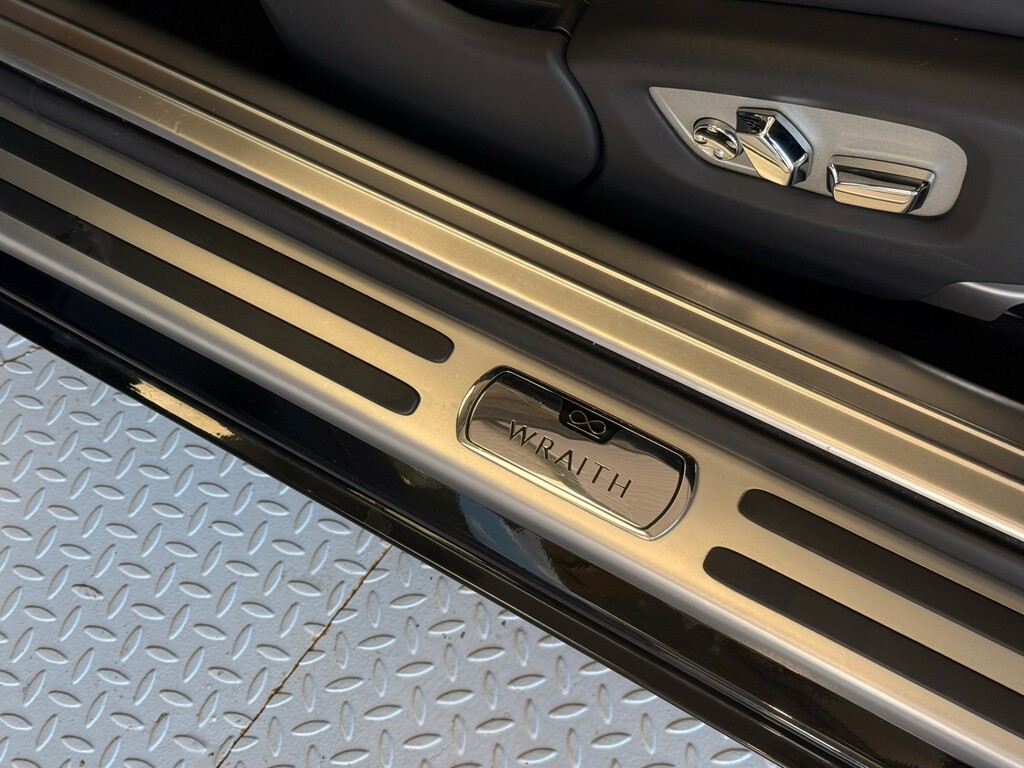 Rolls-Royce Wraith Badge Wraith 6.75L V12 Black Badge Black #26
