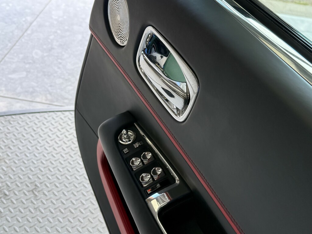 Rolls-Royce Wraith Badge Wraith 6.75L V12 Black Badge Black #14