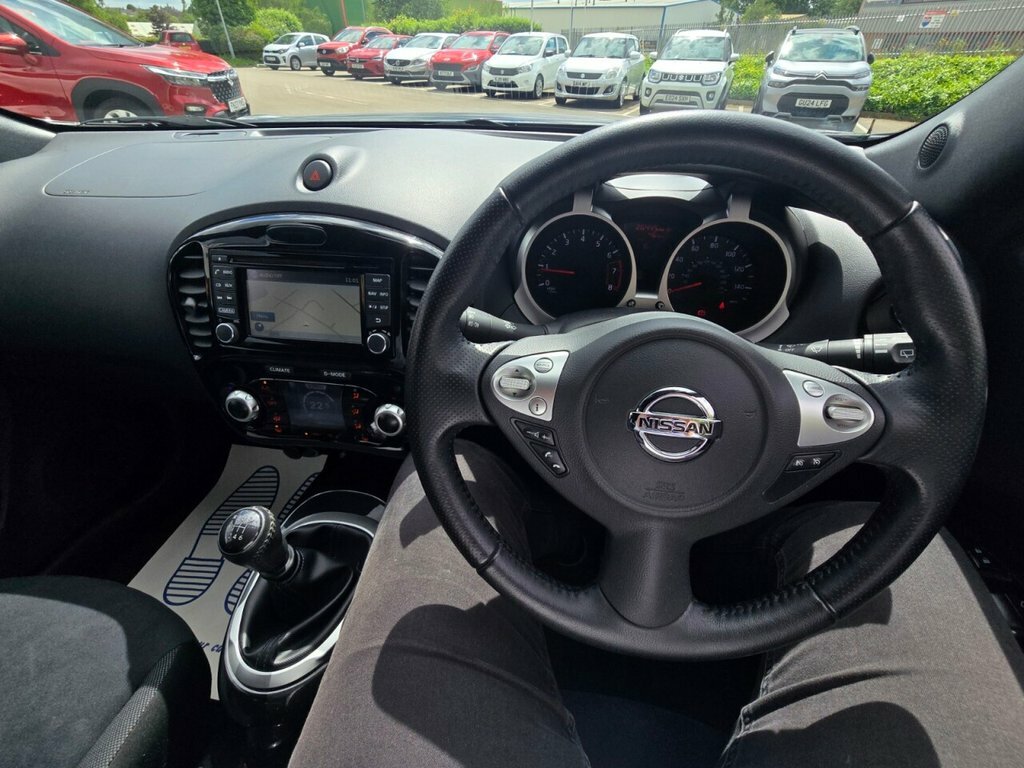 Nissan Juke 1.2L Acenta Premium Black #2