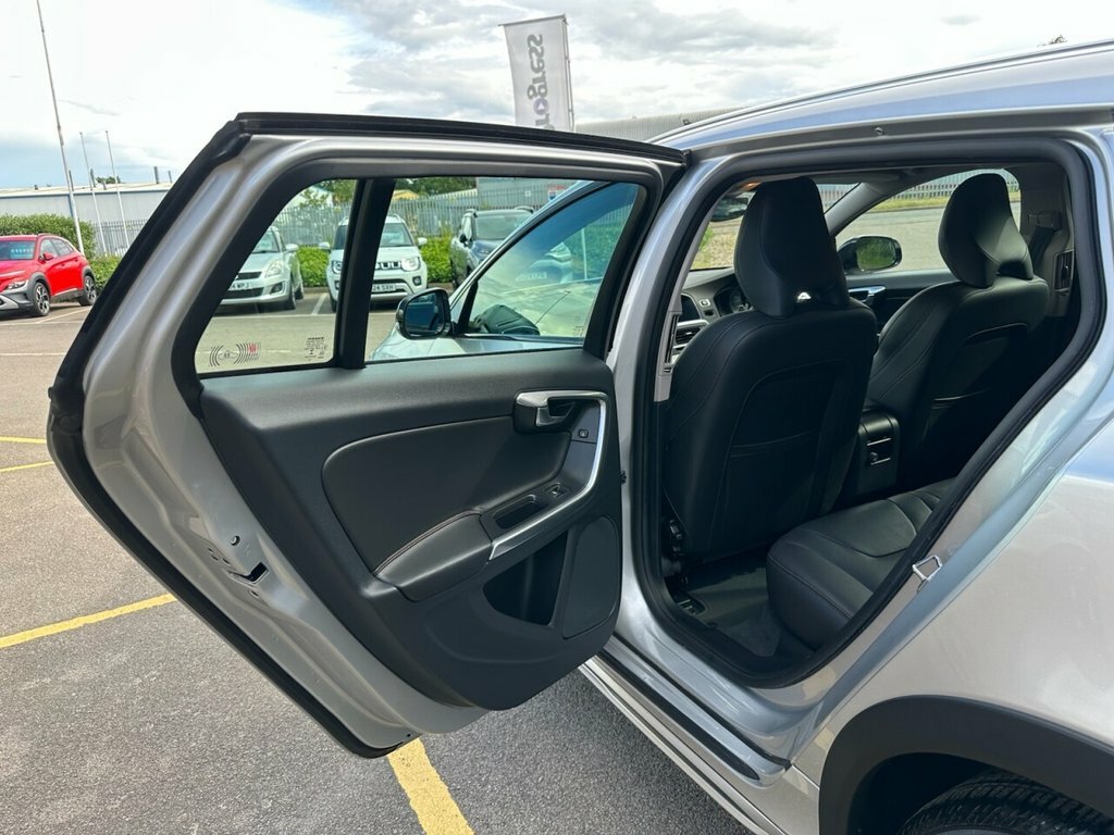 Volvo V60 Cross Country 2.4 D4 Lux Nav Awd Euro 6 Ss Grey #24