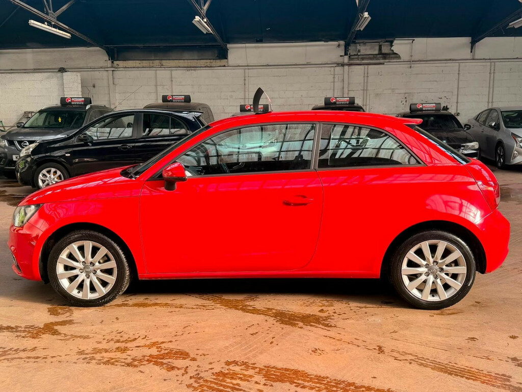 Audi A1 1.6 Tdi Se Euro 5 Ss Black #4