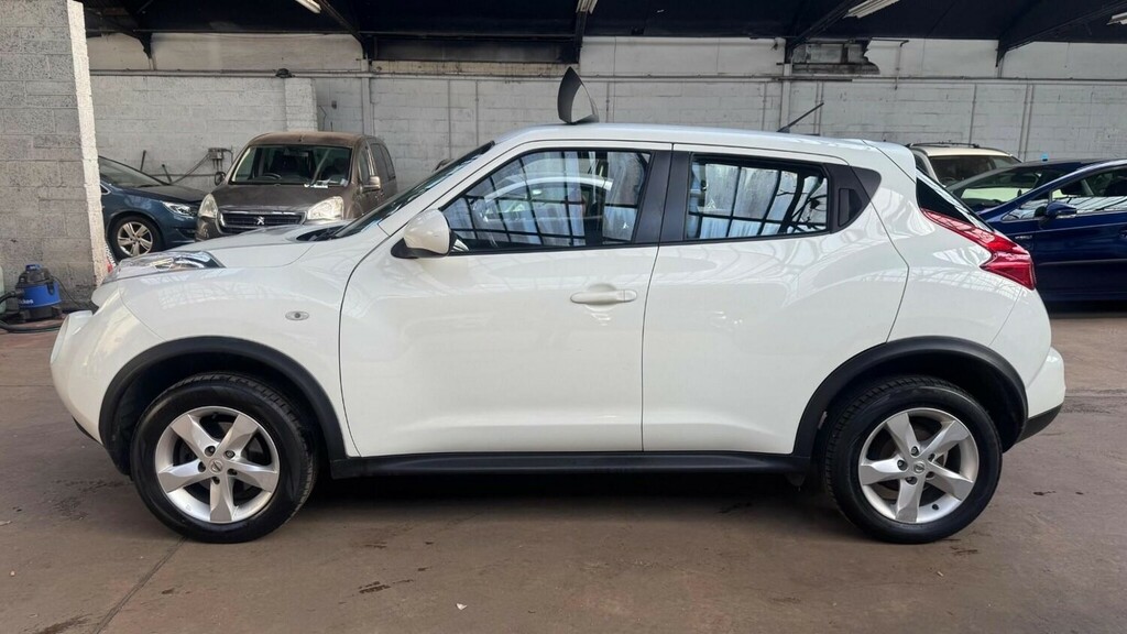 Nissan Juke 1.6 94 Visia Hatchback White #2