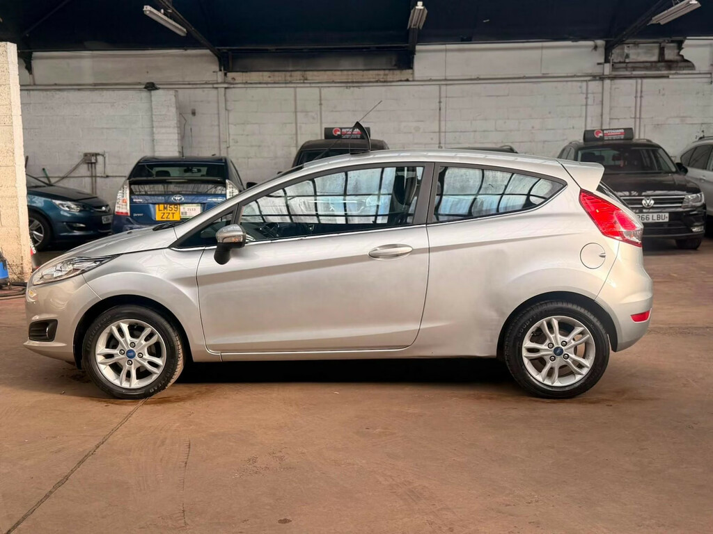 Ford Fiesta 1.25 82 Zetec Hatchback Silver #2
