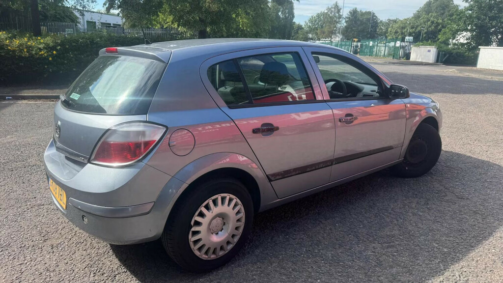 Vauxhall Astra Hatchback Silver #8