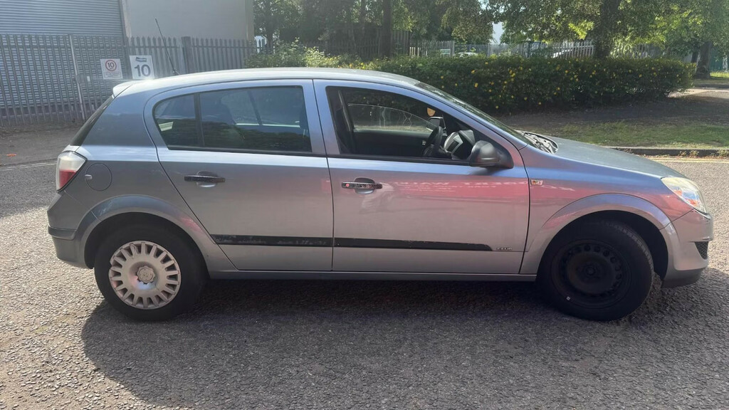 Vauxhall Astra Hatchback Silver #7